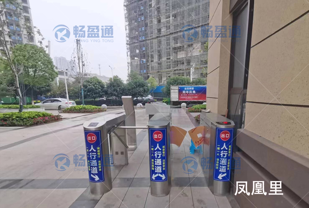 鳳凰里小區(qū)人行通道系統(tǒng)
